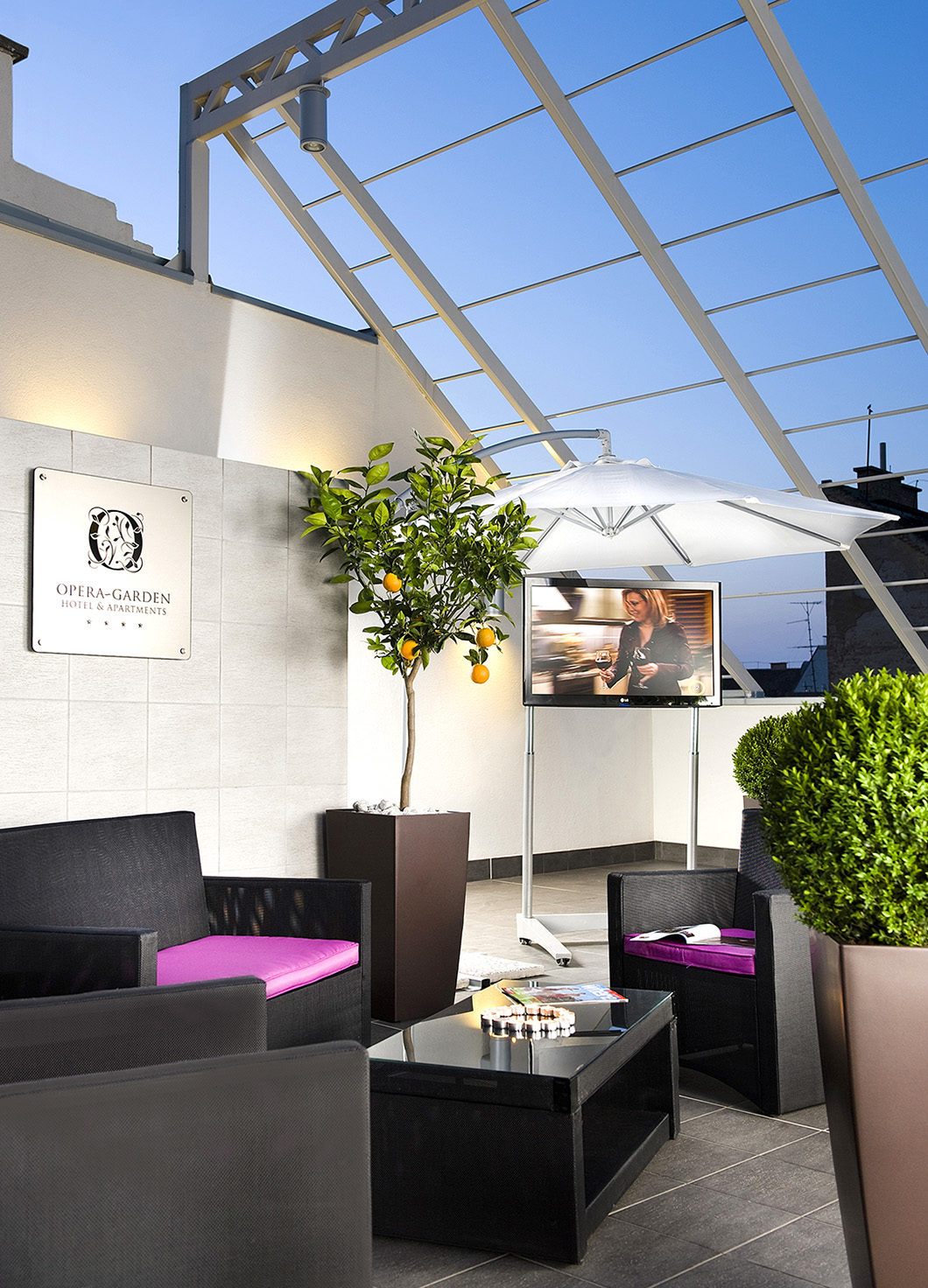 Graphasel Design Studio - Hotel Opera Garden - Arculat Print Graphasel Design Studio - Hotel Opera Garden - Arculat Print