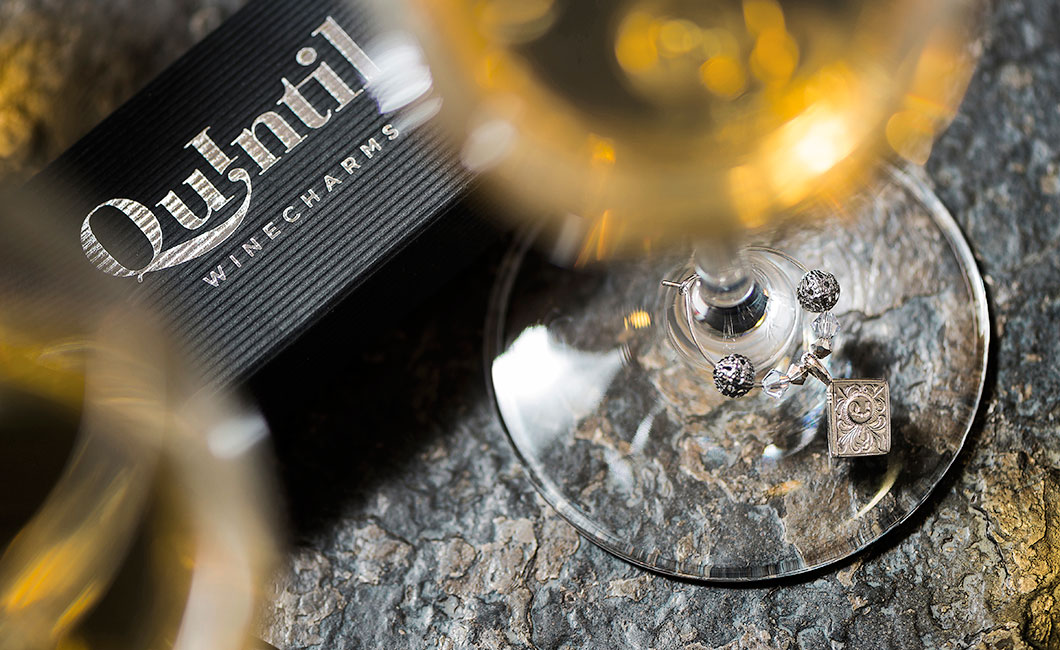 Graphasel Design Studio - Quintil Wine Charms - Arculat Csomagolás Online Graphasel Design Studio - Quintil Wine Charms - Arculat Csomagolás Online